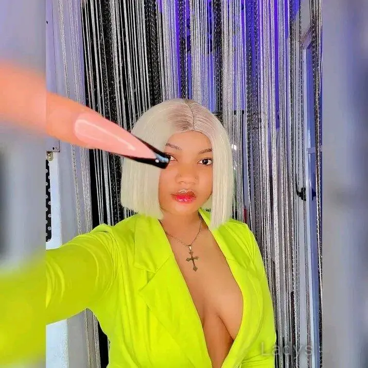Jasmine, 23 years old Riyadh escort girl with big tits, height 168 sm, Weight kg