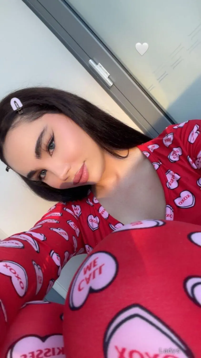 Linet, 23 years old Riyadh escort girl with big tits, height 170 sm, Weight  kg