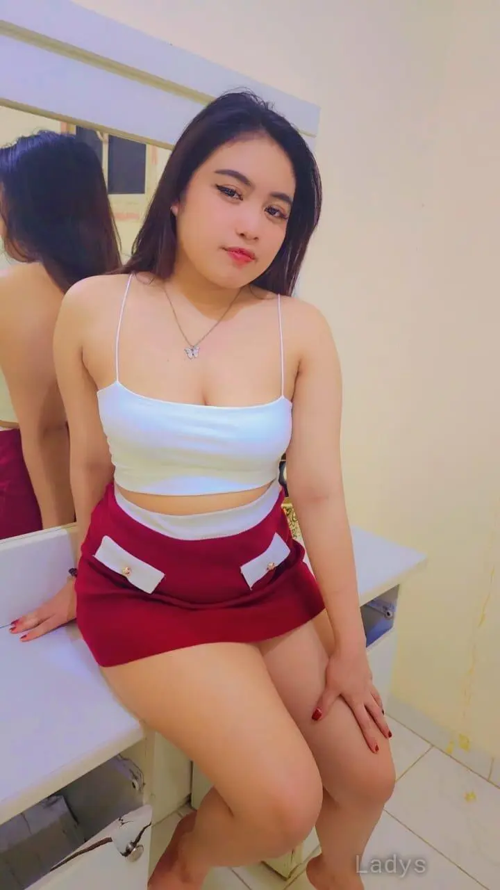 Loreta, 23 years old Riyadh escort girl with big tits, height 155 sm, Weight  kg
