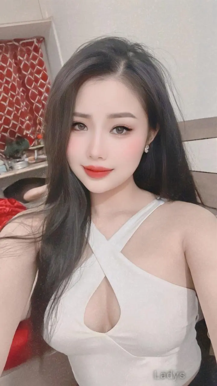 Lyly, 22 years old Riyadh escort girl with big tits, height 169 sm, Weight kg