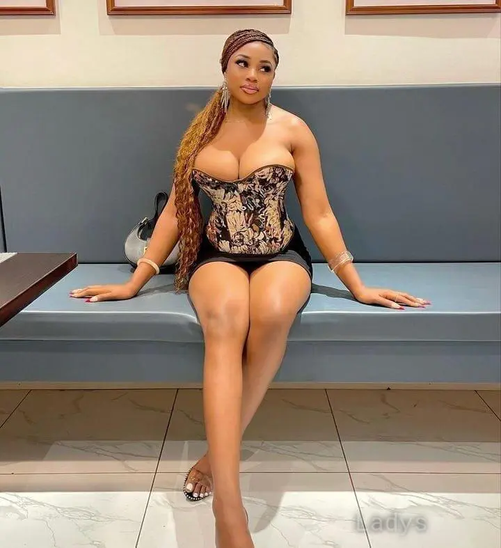 Marie, 21 years old Riyadh escort girl with big tits, height 170 sm, Weight  kg