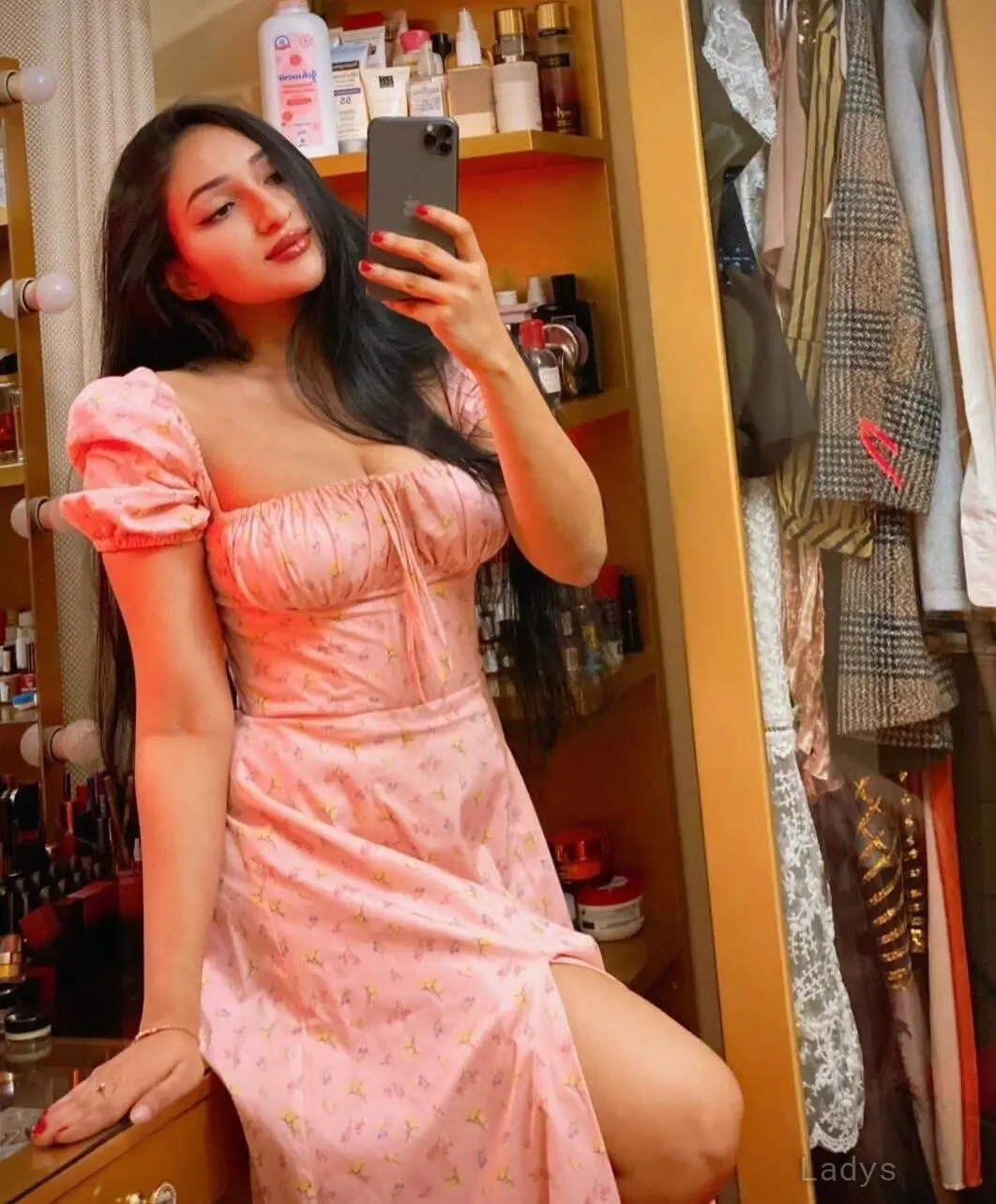 Maya, 22 years old Riyadh escort girl with big tits, height 165 sm, Weight kg