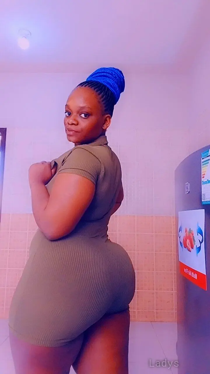 Nasrah, 27 years old Riyadh escort girl with big tits, height 155 sm, Weight kg