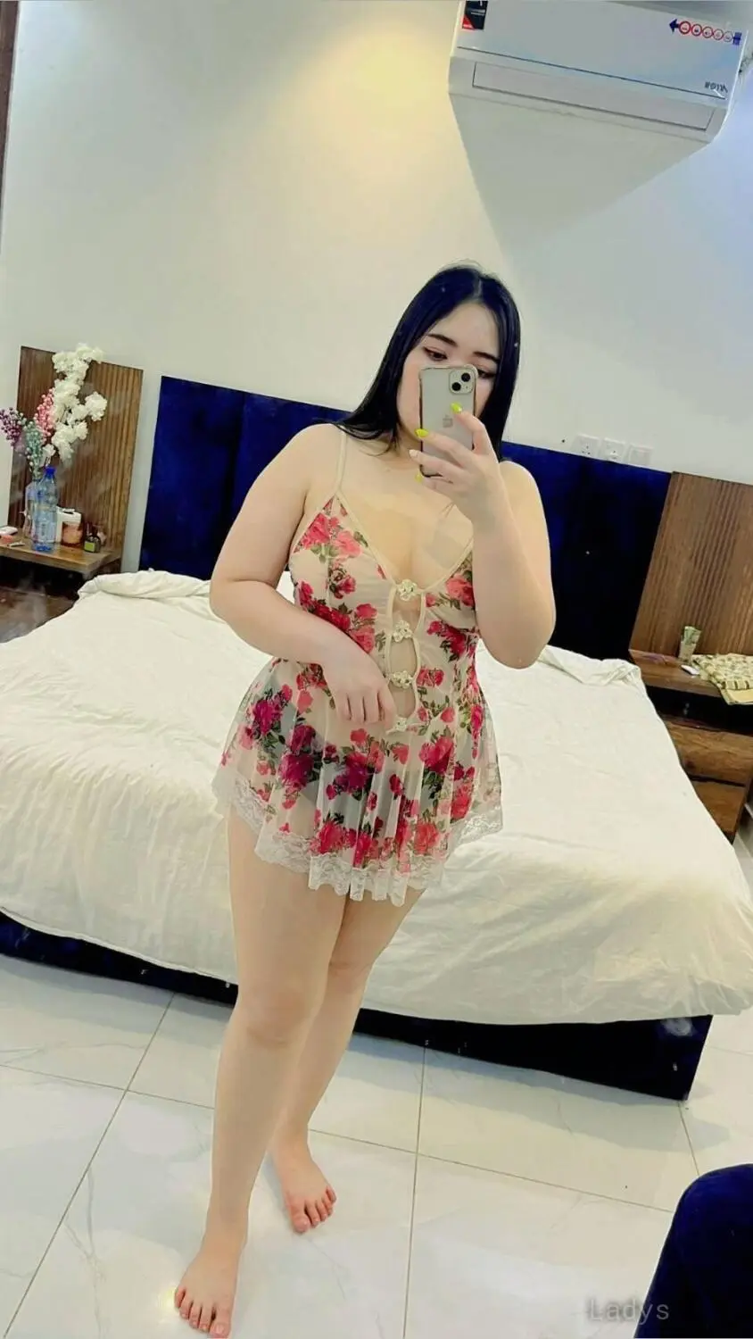 Sara, 30 years old Riyadh escort girl with big tits, height 160 sm, Weight  kg