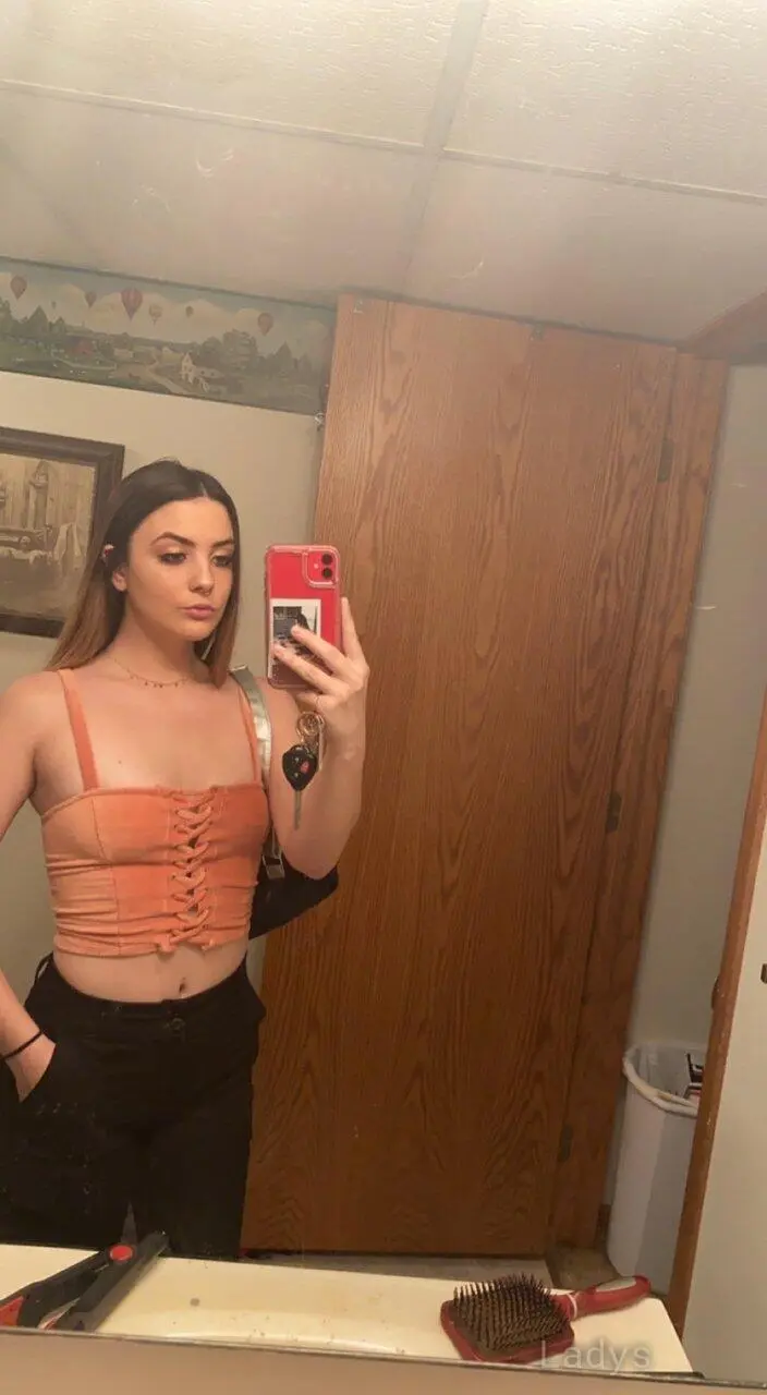 Sarahh, 23 years old Riyadh escort girl with big tits, height 170 sm, Weight  kg