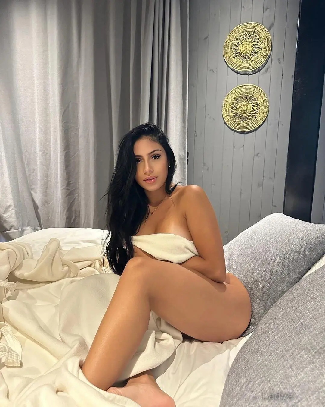 Sarha, 26 years old Riyadh escort girl with big tits, height 170 sm, Weight  kg