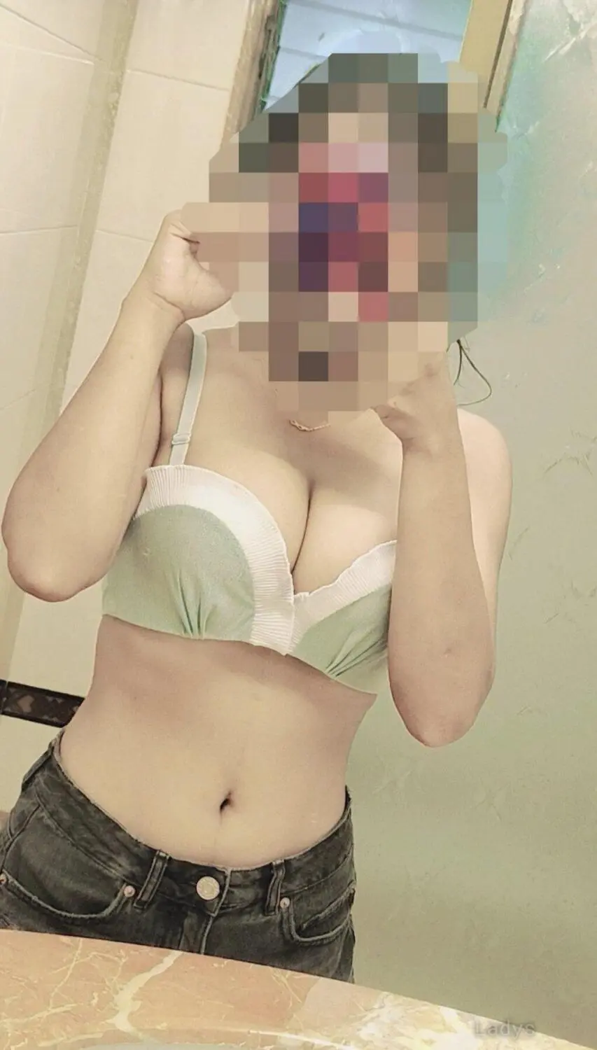 Zoe, 25 years old Riyadh escort girl with big tits, height sm, Weight kg