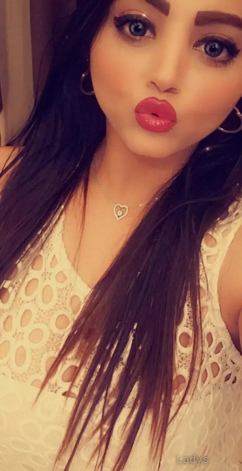 عنود الاردني, 23 years beautiful nude Riyadh escorts girl, height 164 sm, Weight 53 kg