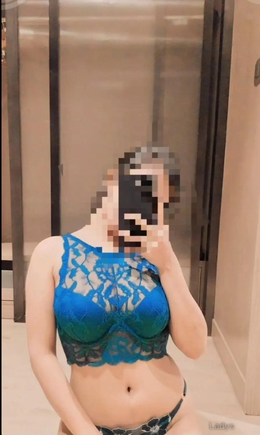 Elegant, 25 years beautiful nude Riyadh escorts girl, height sm, Weight kg
