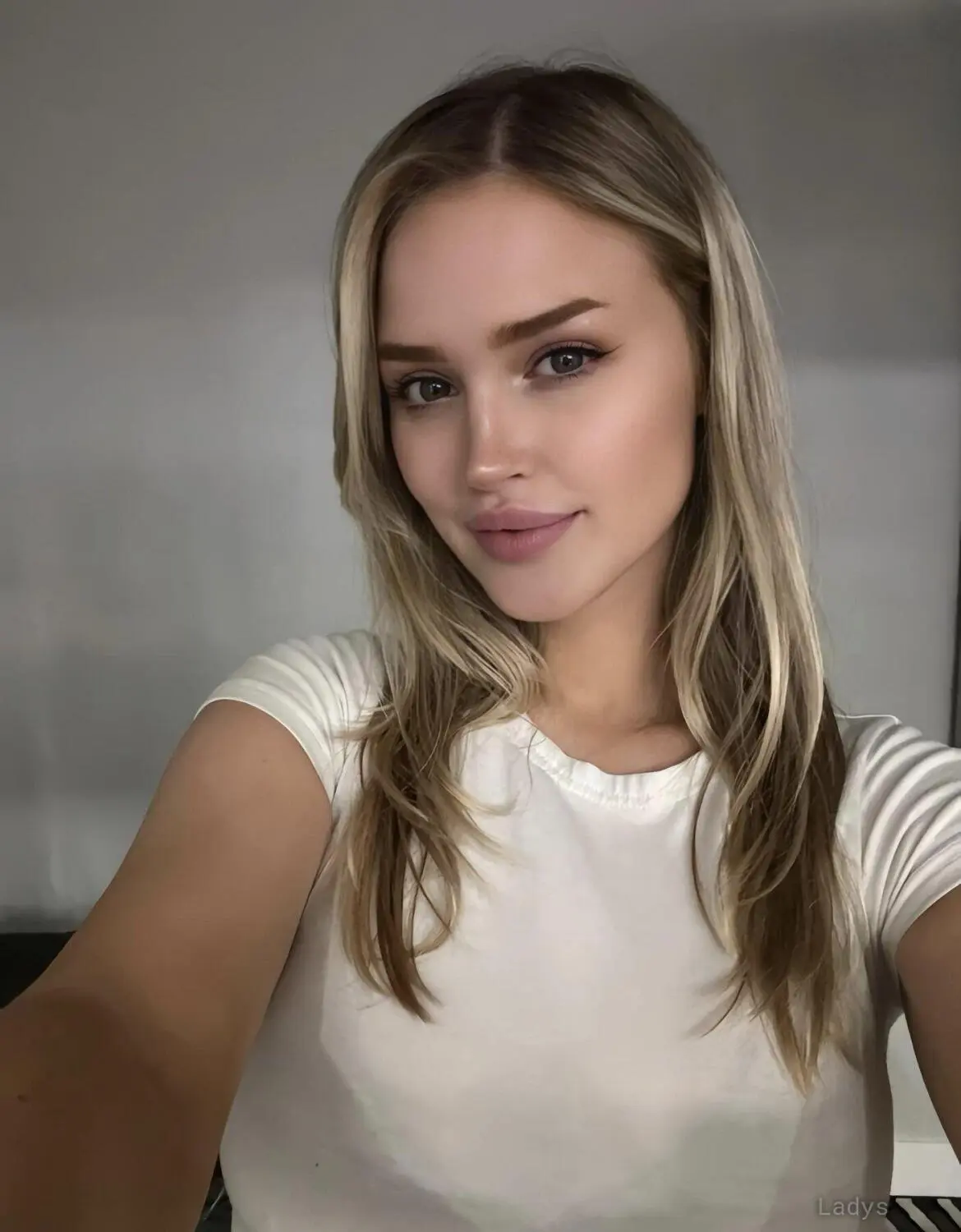 Elena, 24 years beautiful nude Riyadh escorts girl, height 171 sm, Weight kg