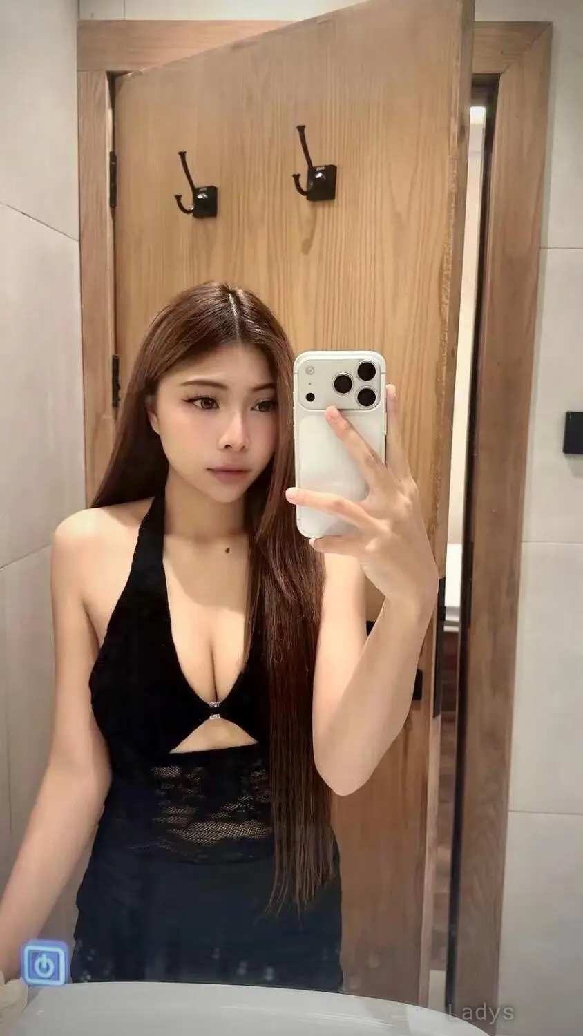 Emmy, 21 years beautiful nude Riyadh escorts girl, height 161 sm, Weight kg