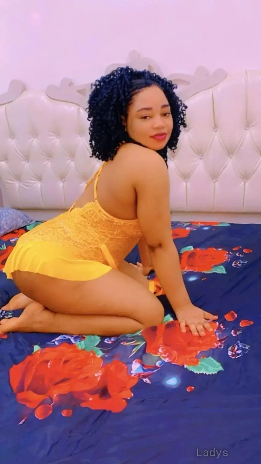 Halima, 22 years beautiful nude Riyadh escorts girl, height 157 sm, Weight 60 kg