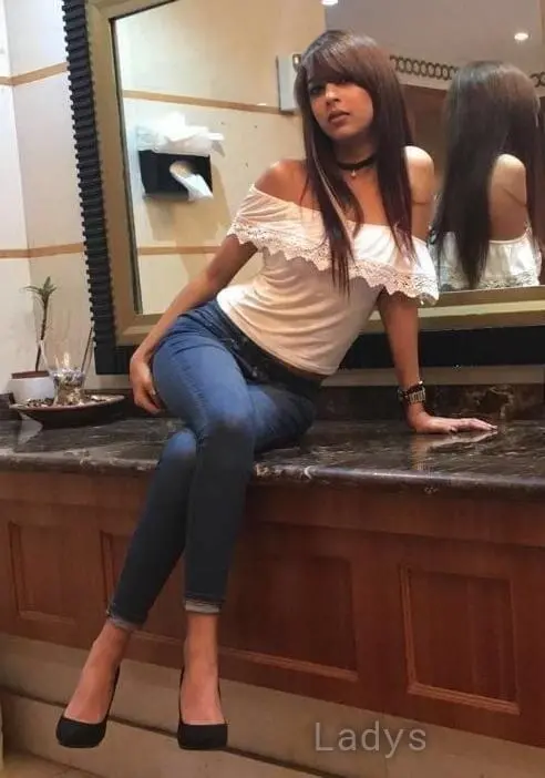 Hoor, 22 years beautiful nude Riyadh escorts girl, height 167 sm, Weight  kg