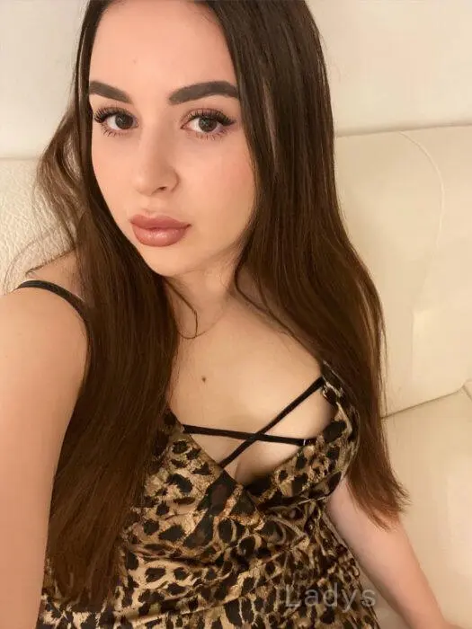 Janne, 24 years beautiful nude Riyadh escorts girl, height 169 sm, Weight 64 kg