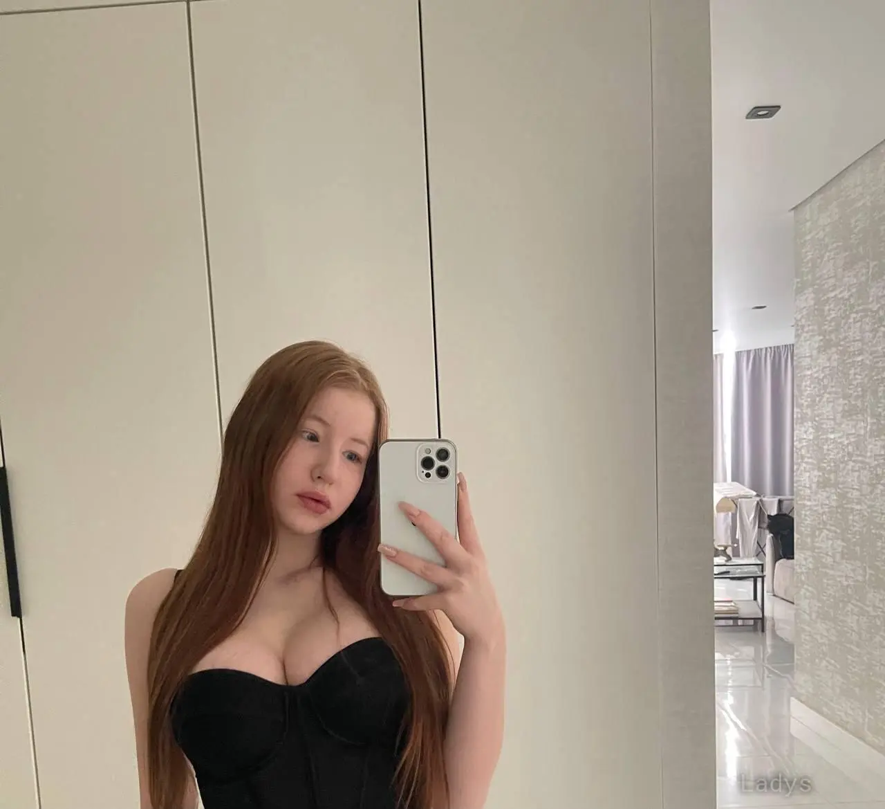 Kassia, 18 years beautiful nude Riyadh escorts girl, height 165 sm, Weight 58 kg