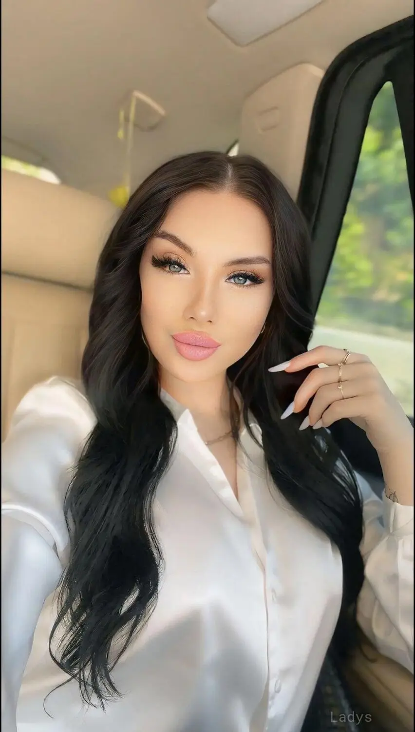 Lainey, 24 years beautiful nude Riyadh escorts girl, height 170 sm, Weight kg