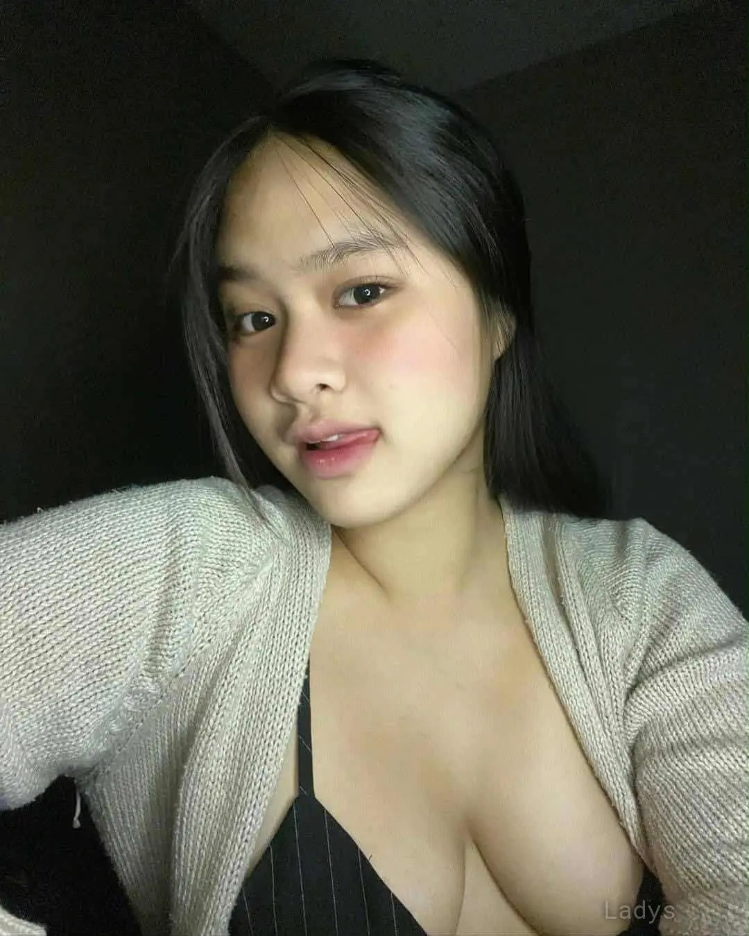 Lind, 24 years beautiful nude Riyadh escorts girl, height 162 sm, Weight kg