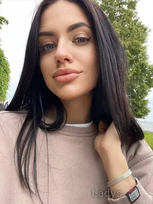 Maliha, 23 years beautiful nude Riyadh escorts girl, height 171 sm, Weight 58 kg