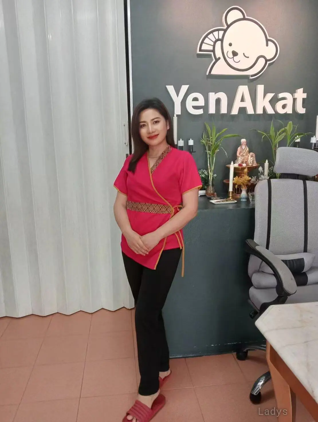 Naira, 27 years beautiful nude Riyadh escorts girl, height 157 sm, Weight  kg