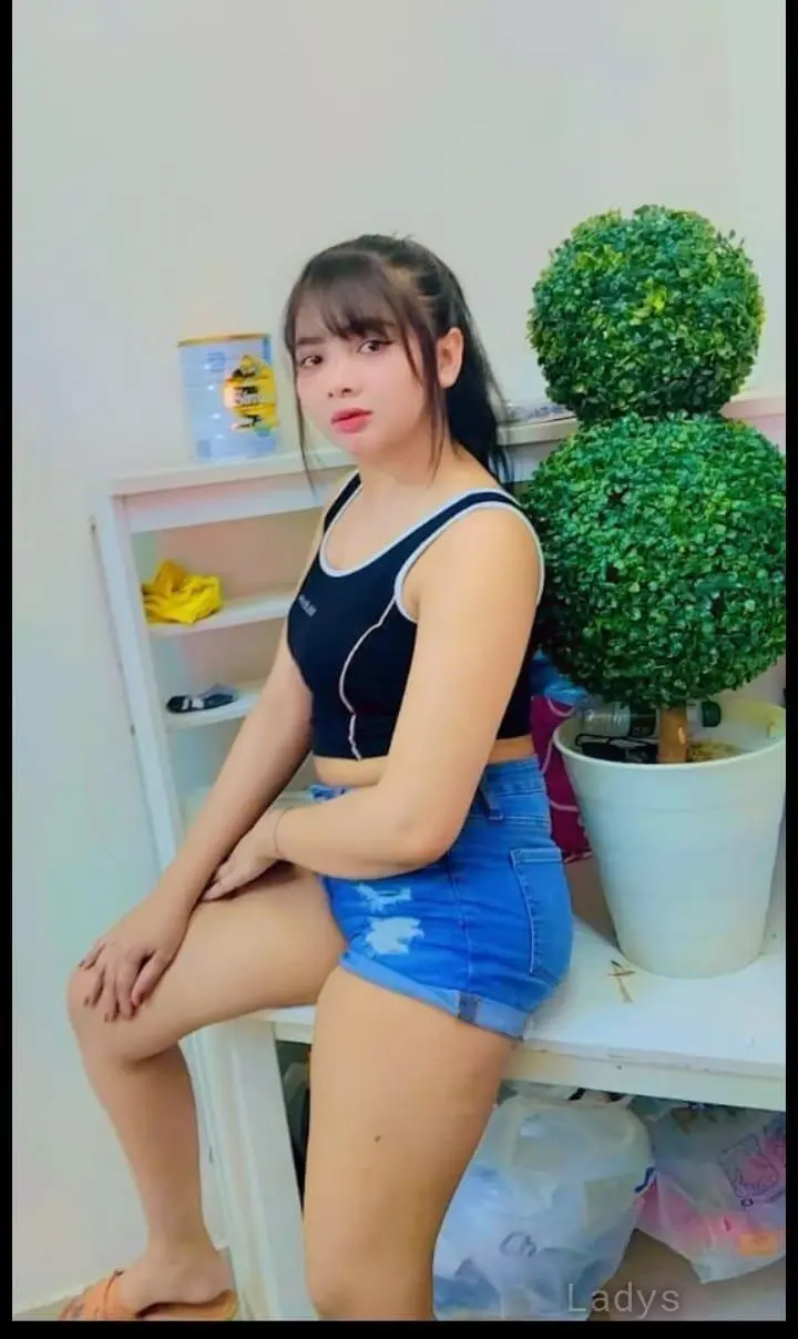 Nelly, 24 years beautiful nude Riyadh escorts girl, height 152 sm, Weight kg
