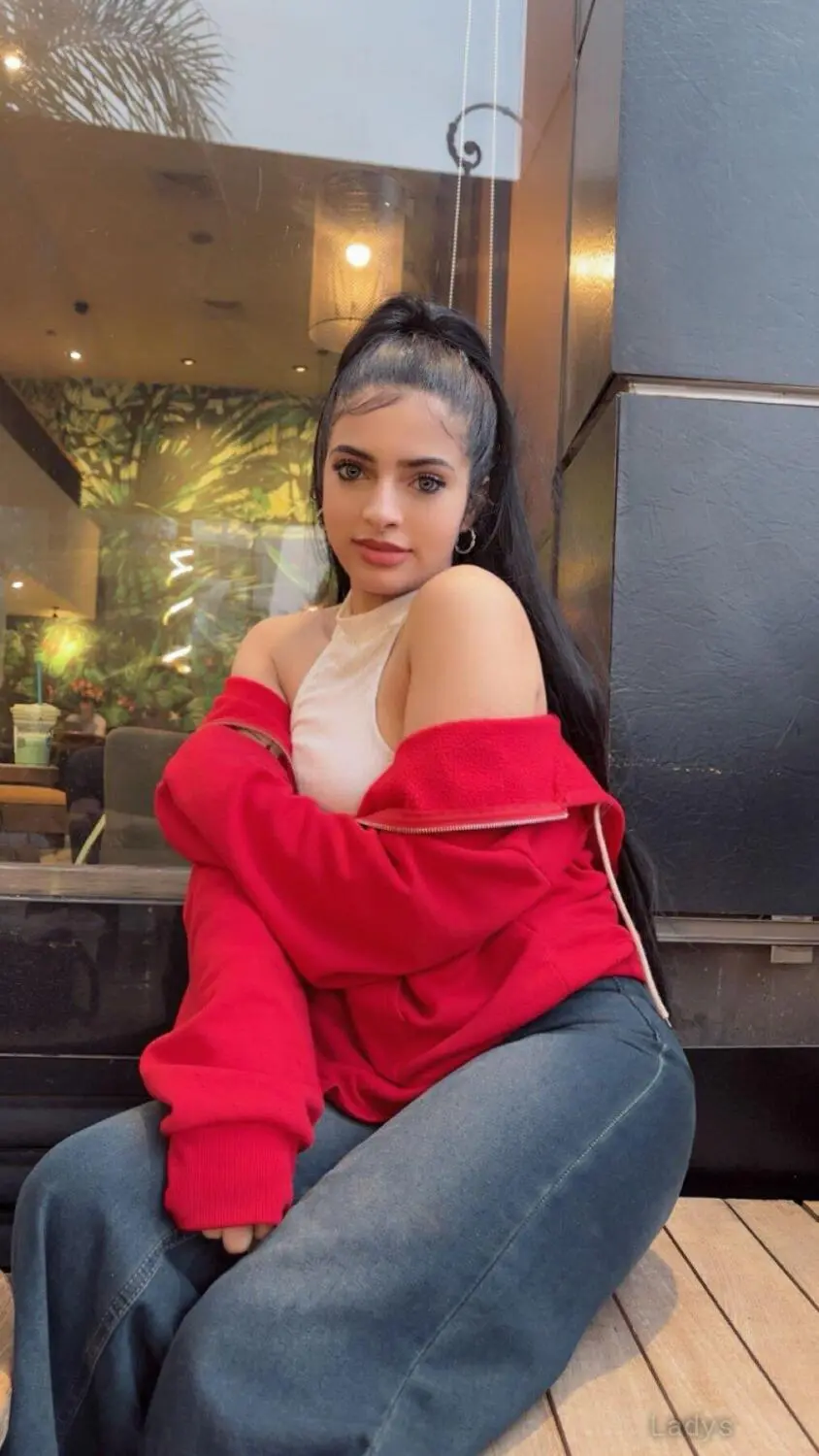 Noura I, 20 years beautiful nude Riyadh escorts girl, height 162 sm, Weight kg