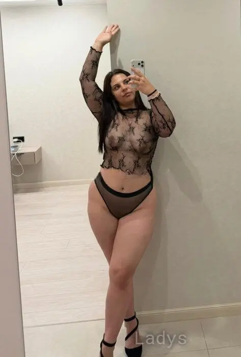 Olga, 18 years beautiful nude Riyadh escorts girl, height 165 sm, Weight 74 kg