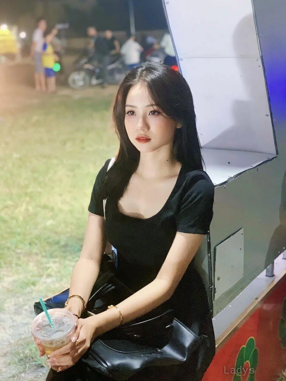Phuong, 23 years beautiful nude Riyadh escorts girl, height 167 sm, Weight kg