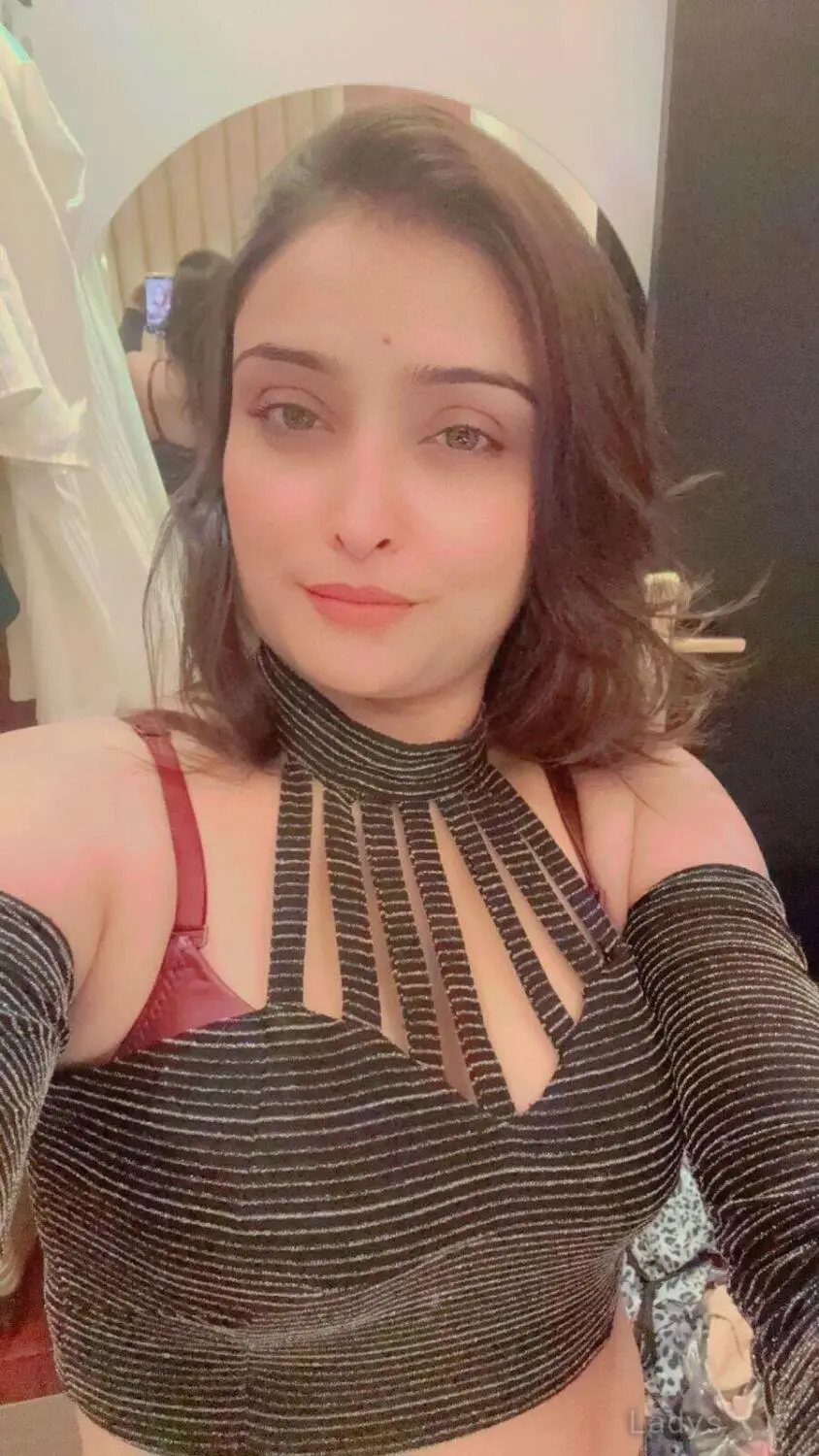 Rijah, 23 years beautiful nude Riyadh escorts girl, height 154 sm, Weight  kg