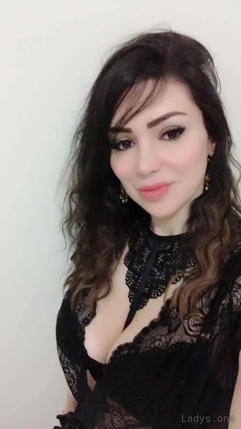 Rona, 24 years beautiful nude Riyadh escorts girl, height 162 sm, Weight 53 kg