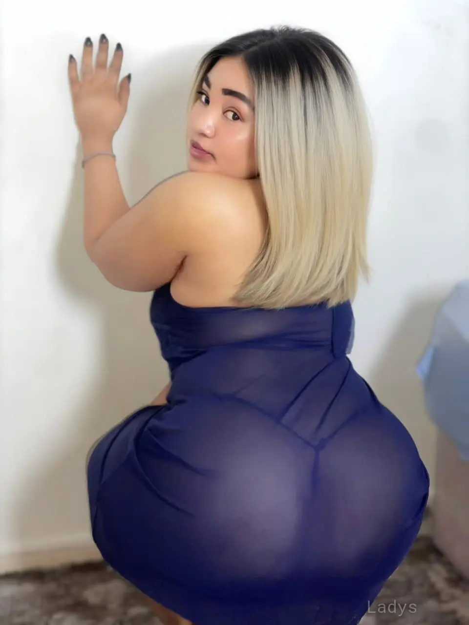 Salma, 24 years beautiful nude Riyadh escorts girl, height 154 sm, Weight kg