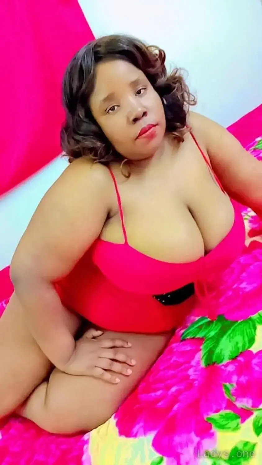 Sumaiya, 25 years beautiful nude Riyadh escorts girl, height 158 sm, Weight 85 kg