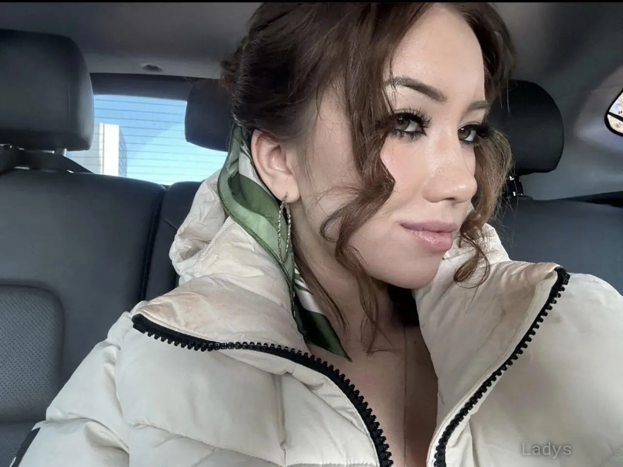 Emma, 25 years sexy hot local Riyadh excorts girl, height 170 sm, Weight  kg