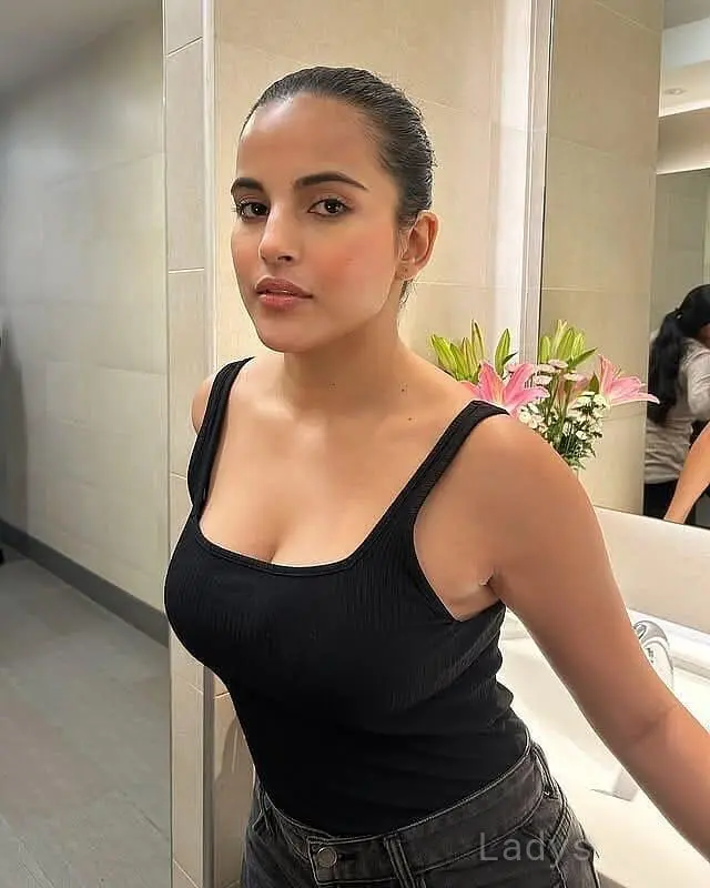 Jensiya Rome, 23 years old Roma escort girl with big tits, height 156 sm, Weight kg