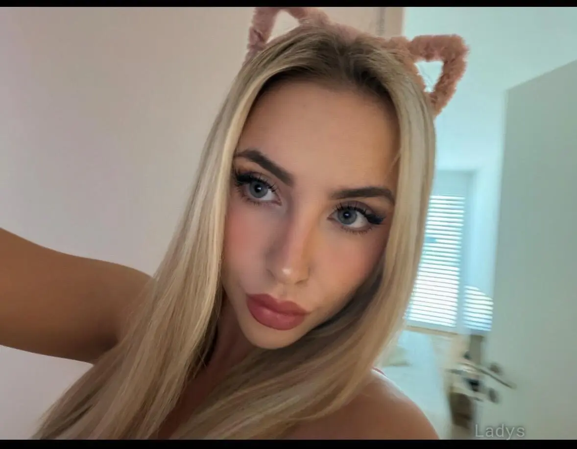 Anne, 29 years beautiful nude Roma escorts girl, height 175 sm, Weight 64 kg