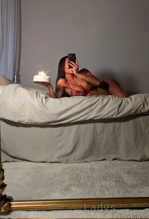Jessica, 26 years beautiful nude Roma escorts girl, height 172 sm, Weight 67 kg