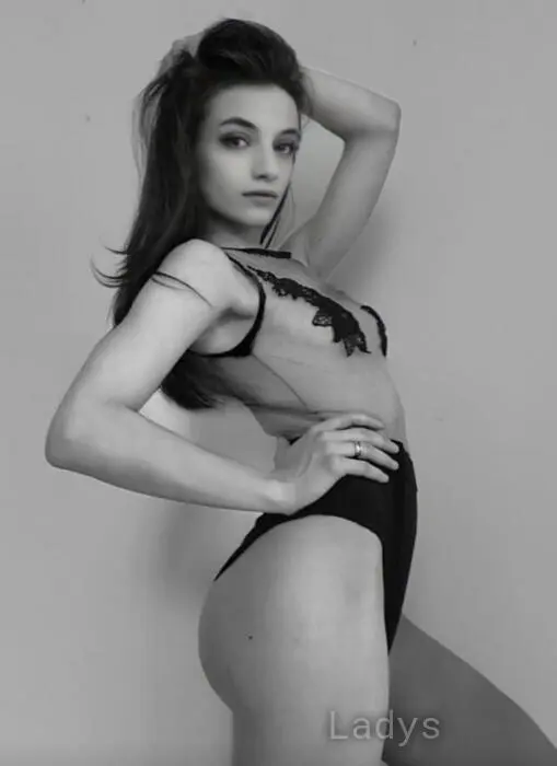 Marinana, 31 years beautiful nude Roma escorts girl, height 168 sm, Weight 53 kg