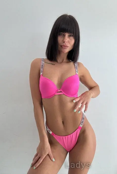Masha, 24 years beautiful nude Roma escorts girl, height 166 sm, Weight 51 kg