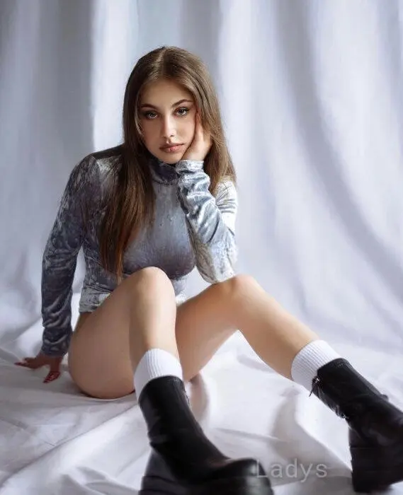 Undina, 21 years beautiful nude Roma escorts girl, height 164 sm, Weight 57 kg