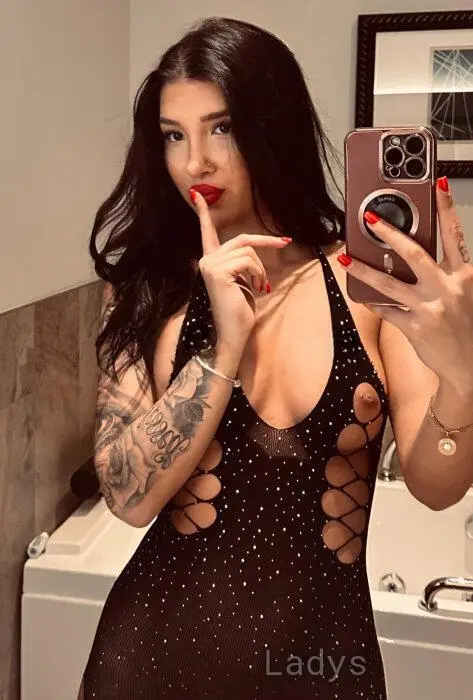 Becca, 22 years beautiful nude Rotterdam escorts girl, height 175 sm, Weight 55 kg