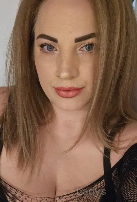 Karina, 30 years beautiful nude Rotterdam escorts girl, height 169 sm, Weight 92 kg