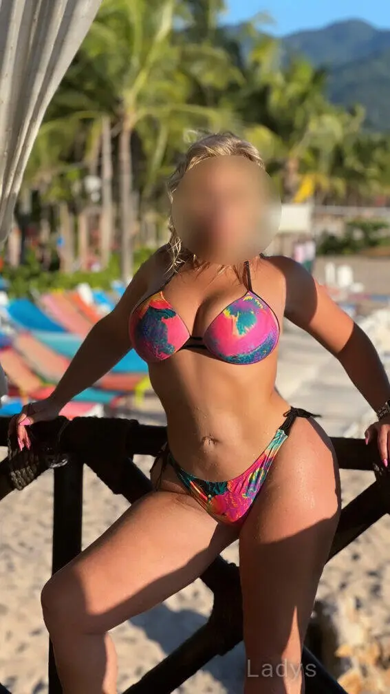 DAKOTA ANDERSON, 27 years beautiful nude Sacramento escorts girl, height 163 sm, Weight 68 kg