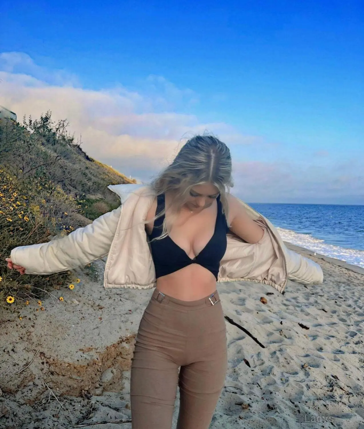 Hailey Sigmond, 20 years beautiful nude Sacramento escorts girl, height 158 sm, Weight 51 kg