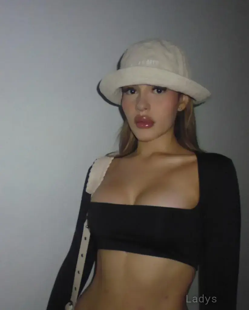 Zoe, 26 years beautiful nude Saint Julian escorts girl, height 167 sm, Weight 67 kg