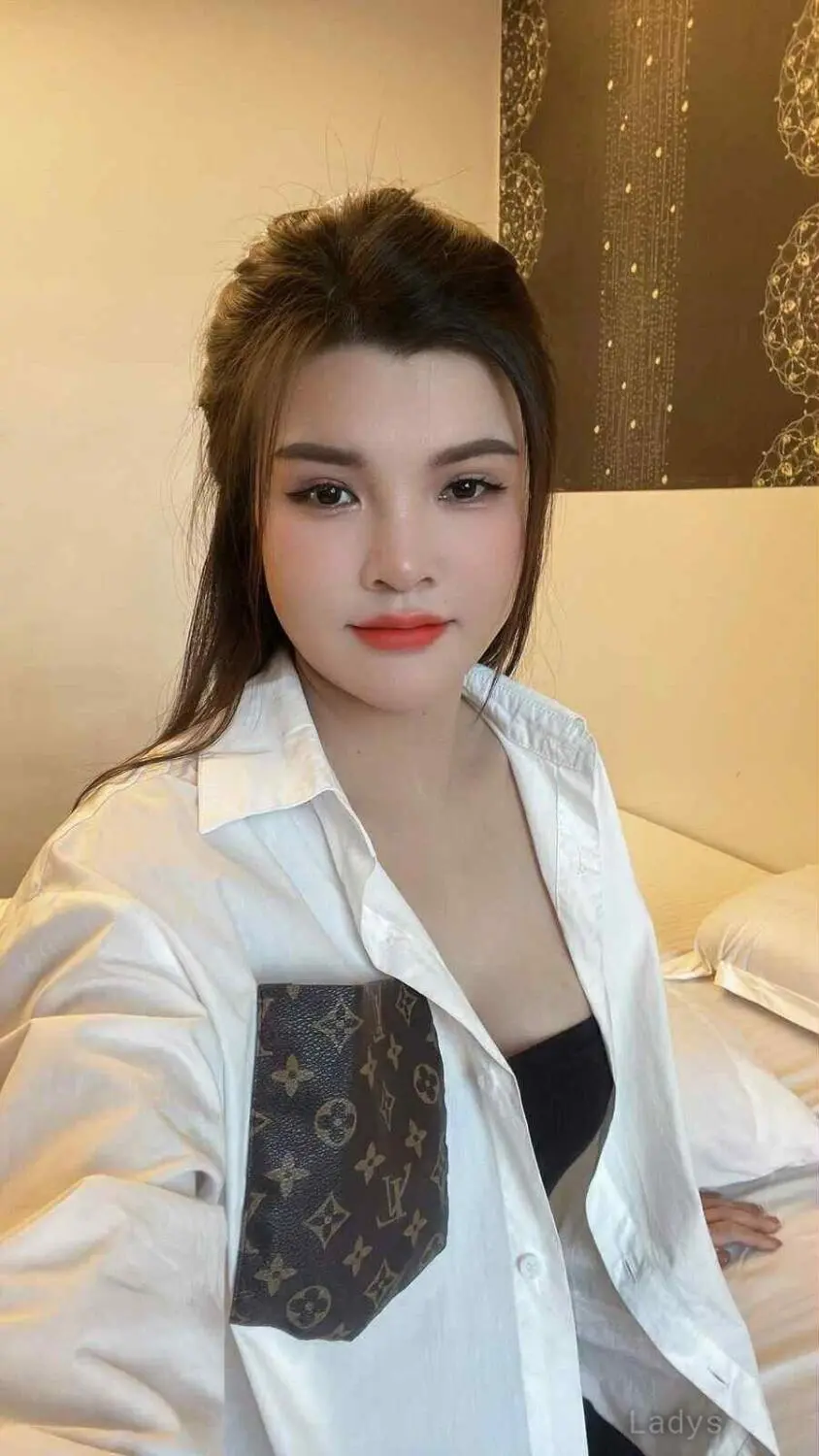 Arin, 26 years old Salalah escort girl with big tits, height 160 sm, Weight  kg