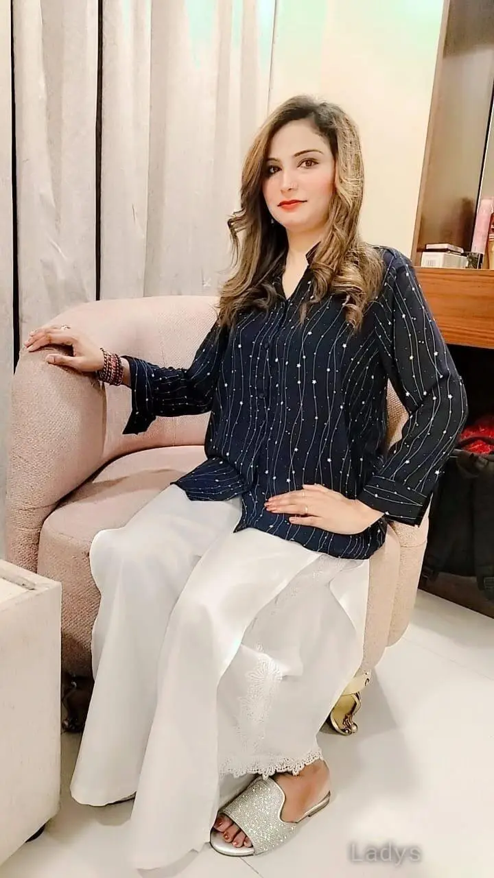 Dua, 25 years old Salalah escort girl with big tits, height 165 sm, Weight  kg