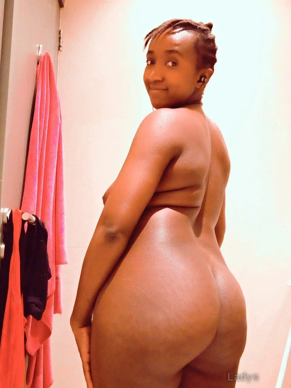 Lecia, 32 years old Salalah escort girl with big tits, height 154 sm, Weight  kg
