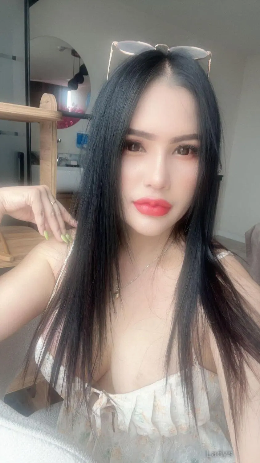 Sonali, 25 years old Salalah escort girl with big tits, height 160 sm, Weight  kg