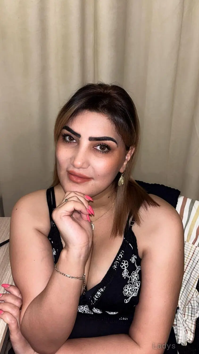Dylia, 30 years beautiful nude Salalah escorts girl, height 165 sm, Weight  kg