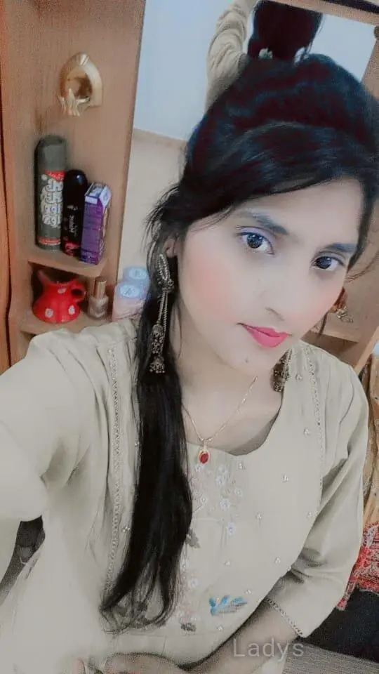 Safa Khan, 20 years beautiful nude Salalah escorts girl, height 159 sm, Weight  kg