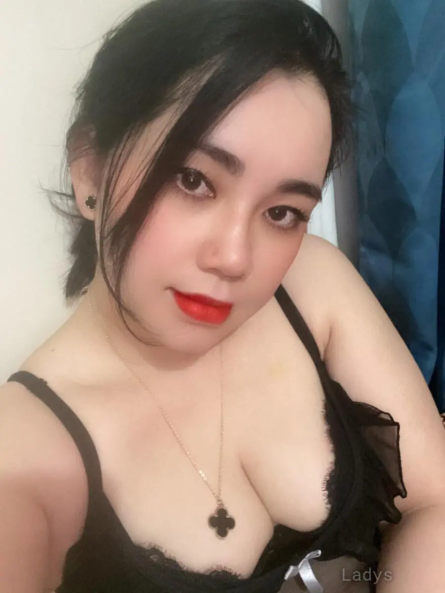 Coca, 22 years beautiful nude Salmiya escorts girl, height 166 sm, Weight 52 kg